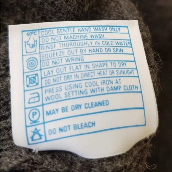 Pringle of Scotland Gray V-Neck Sweater Relaxed Fit 100% Wool - Picture 8 of 8